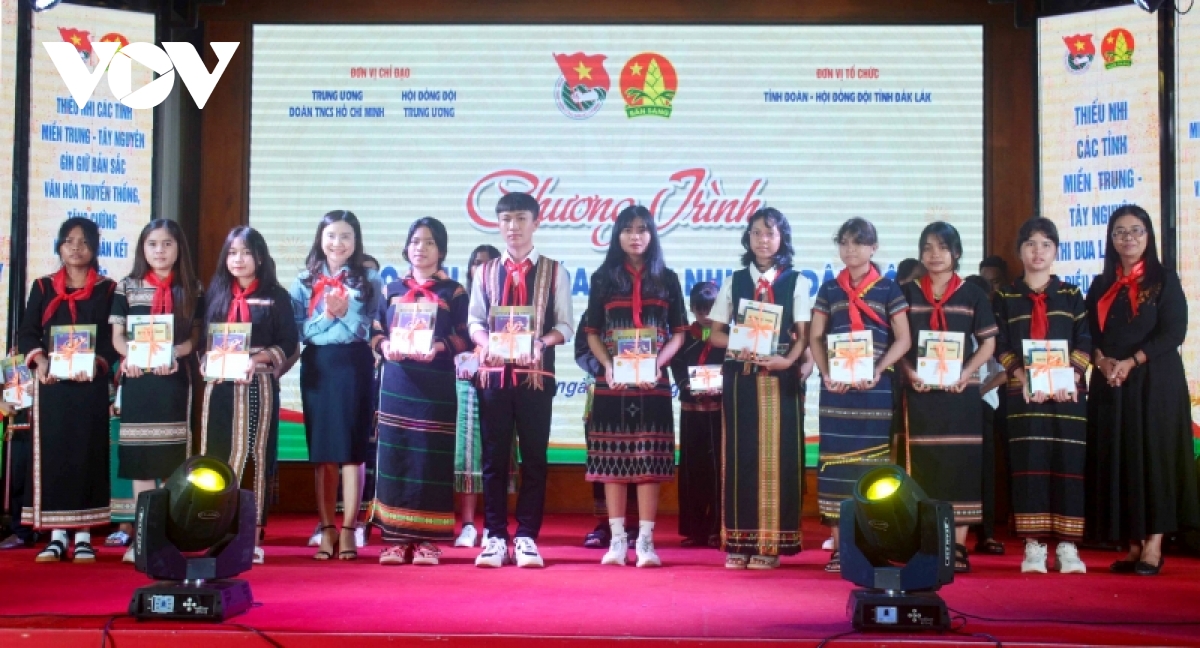 ron rang ngay hoi van hoa thieu nhi cac dan toc khu vuc mien trung - tay nguyen hinh anh 1