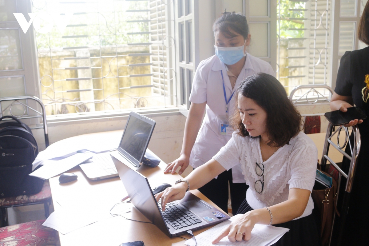 son la tang toc tiem vaccine phong covid-19 hinh anh 3
