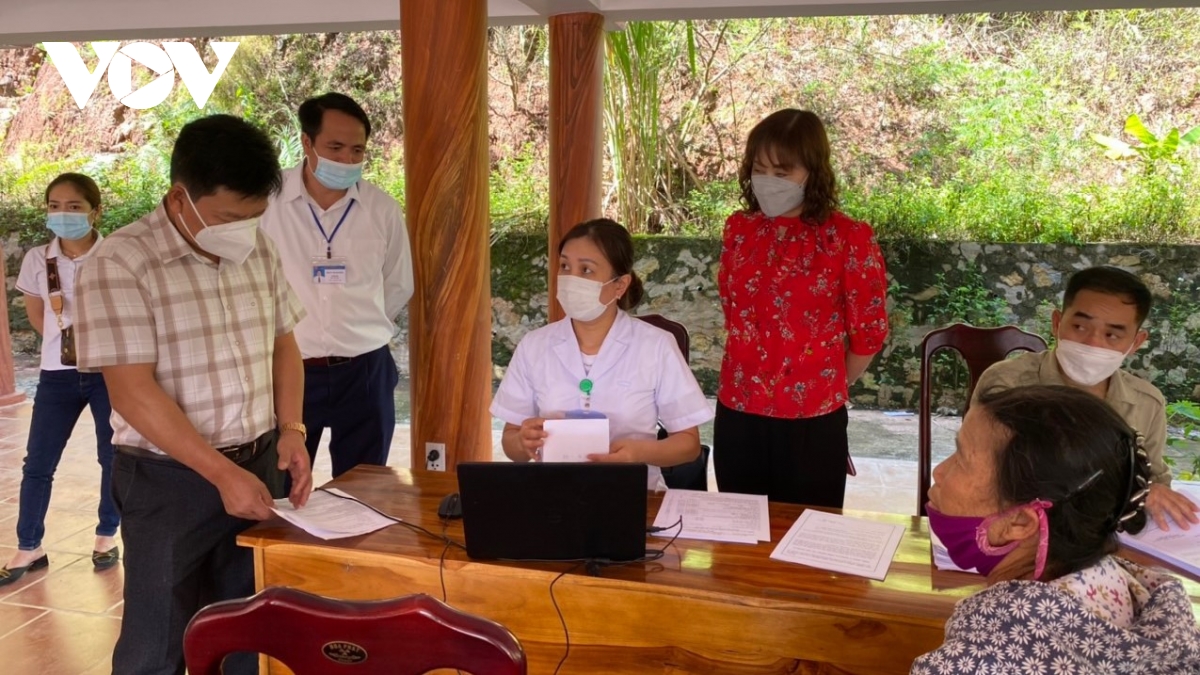 son la tang toc tiem vaccine phong covid-19 hinh anh 2