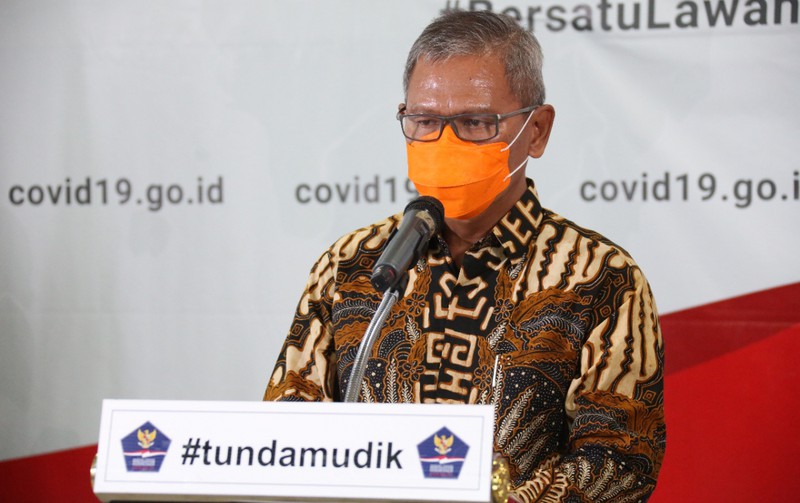 nguoi dan indonesia bat buoc phai deo khau trang khi ra khoi nha hinh 1