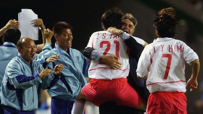 ngay nay nam xua: thay park cung dt han quoc gay soc o world cup 2002  hinh 1
