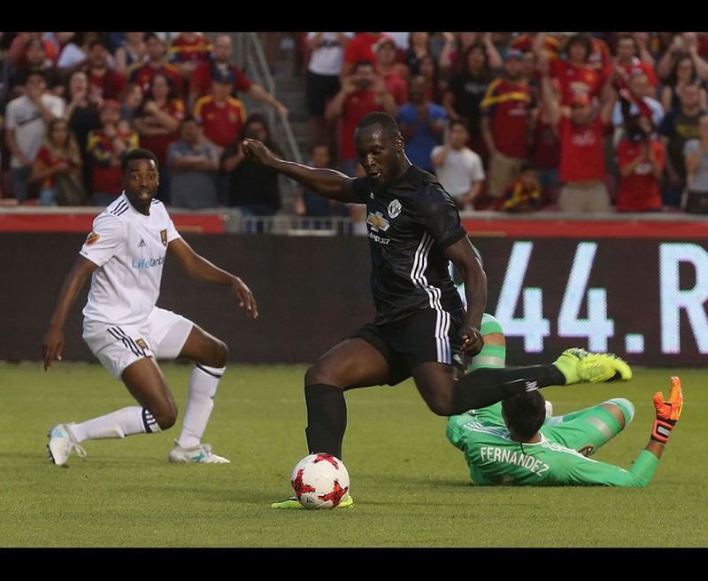 ngay nay nam xua: lukaku ghi ban dau tien cho mu  hinh 1