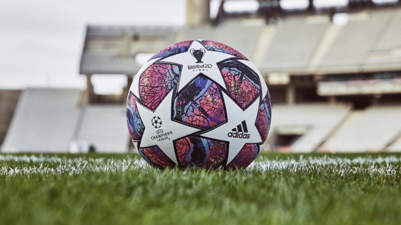 hai cau thu mac covid-19, mot tran dau o champions league bi huy  hinh 1
