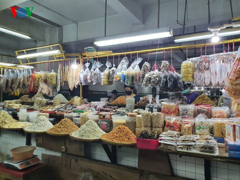 nguy co lay nhiem covid-19 cao tai cac cho truyen thong cua indonesia hinh 1