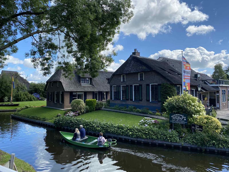 ve dep dac sac cua ngoi lang "co tich" giethoorn giua dich covid-19 hinh 9