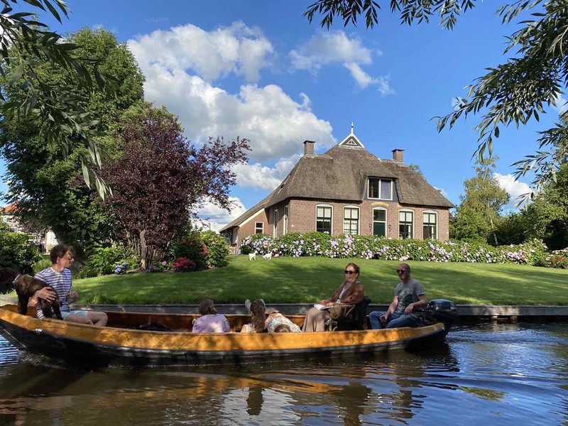 ve dep dac sac cua ngoi lang "co tich" giethoorn giua dich covid-19 hinh 17