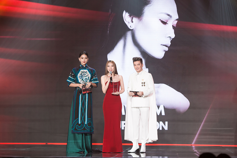 tieu vy dien thiet ke la lay cam hung tu trang phuc cua nguoi ha nhi hinh 10