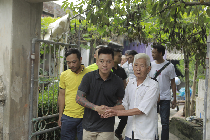 tuan hung da bong gop quy sua nha cho bo me nu cdv tu nan hinh 2