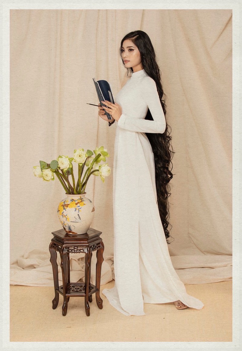 truong thi may dep duyen dang trong trang phuc ao dai me may hinh 4