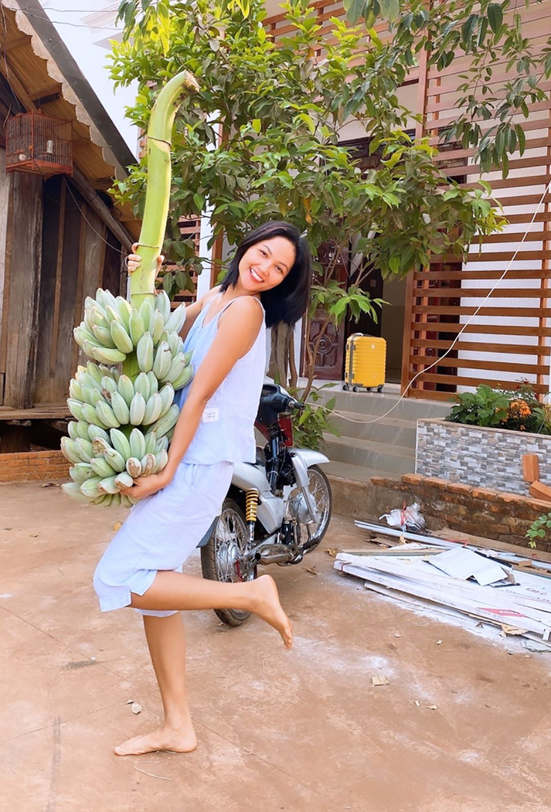 a hau ha kieu anh va loat sao viet trong ngay dau cach ly toan xa hoi hinh 6
