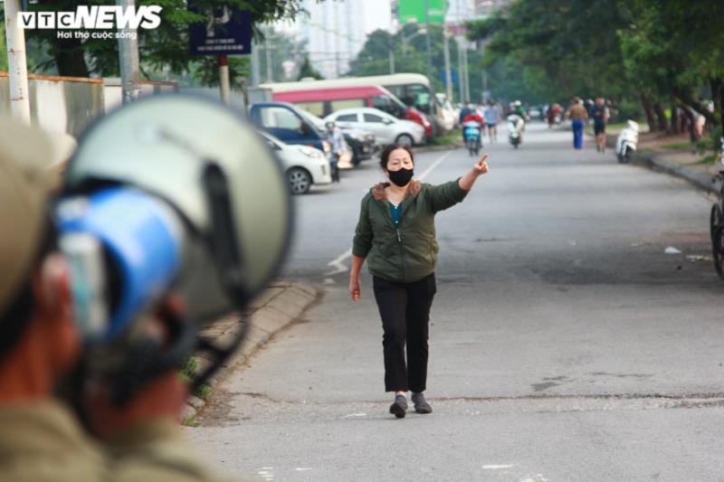 can bo phuong bac loa nhac dan khong tap the duc, han che ra duong hinh 6