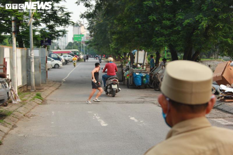 can bo phuong bac loa nhac dan khong tap the duc, han che ra duong hinh 10
