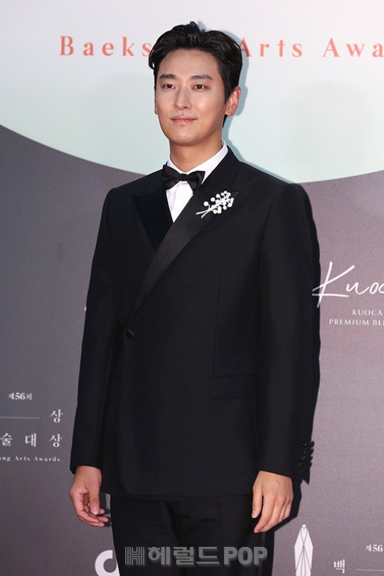 hyun bin, park seo joon lich lam tren tham do le trao giai baeksang  hinh 7