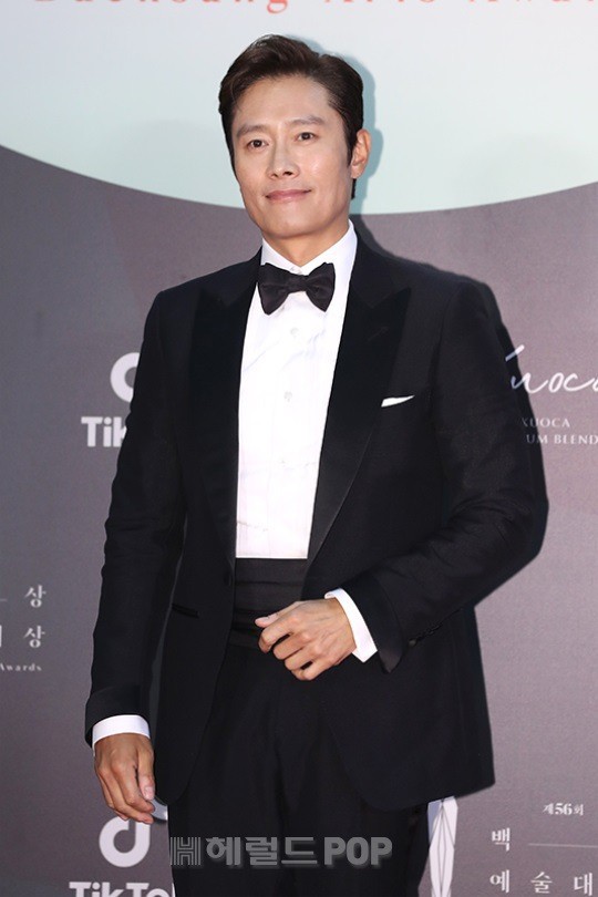 hyun bin, park seo joon lich lam tren tham do le trao giai baeksang  hinh 9