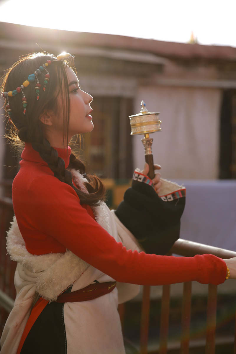 hoa hau huynh vy hoa than thanh thieu nu tay tang xinh dep hinh 3