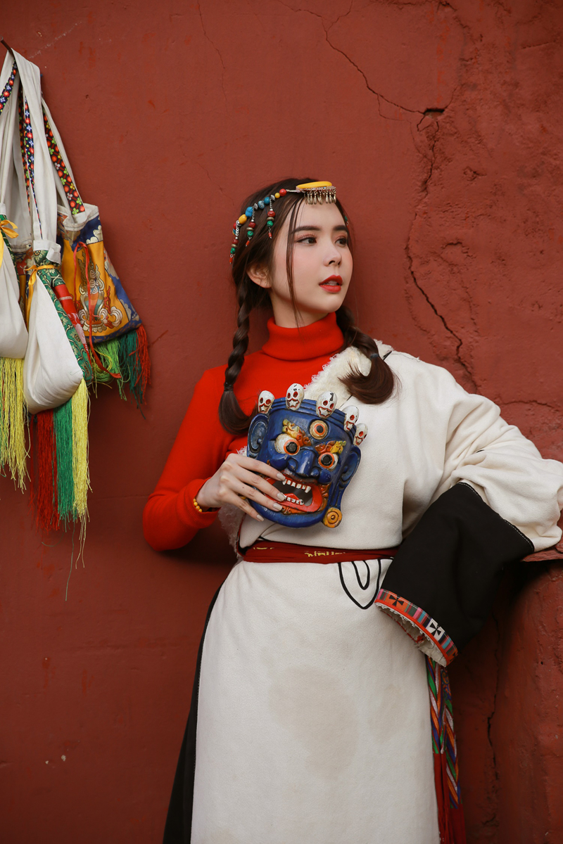 hoa hau huynh vy hoa than thanh thieu nu tay tang xinh dep hinh 6