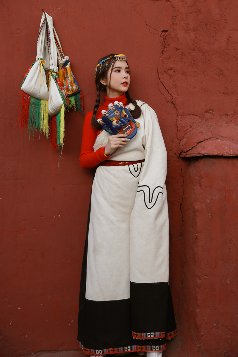 hoa hau huynh vy hoa than thanh thieu nu tay tang xinh dep hinh 7