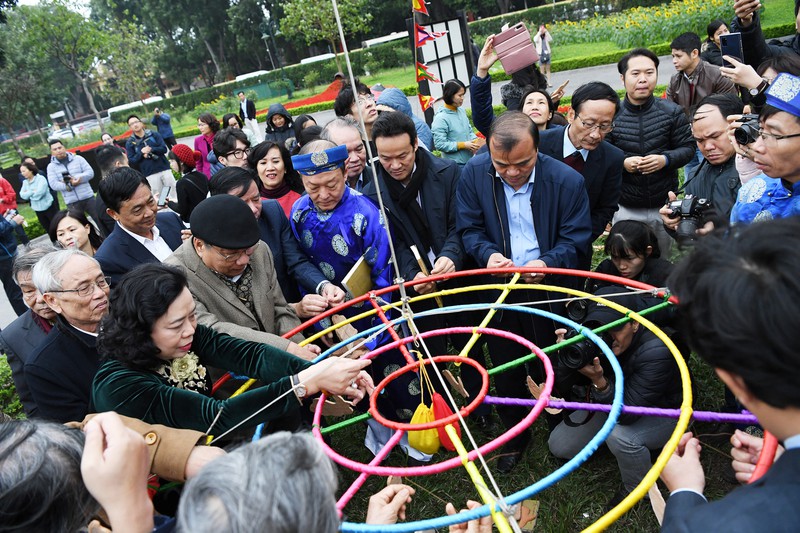 tai hien nghi le cung ong cong ong tao o hoang thanh thang long hinh 13