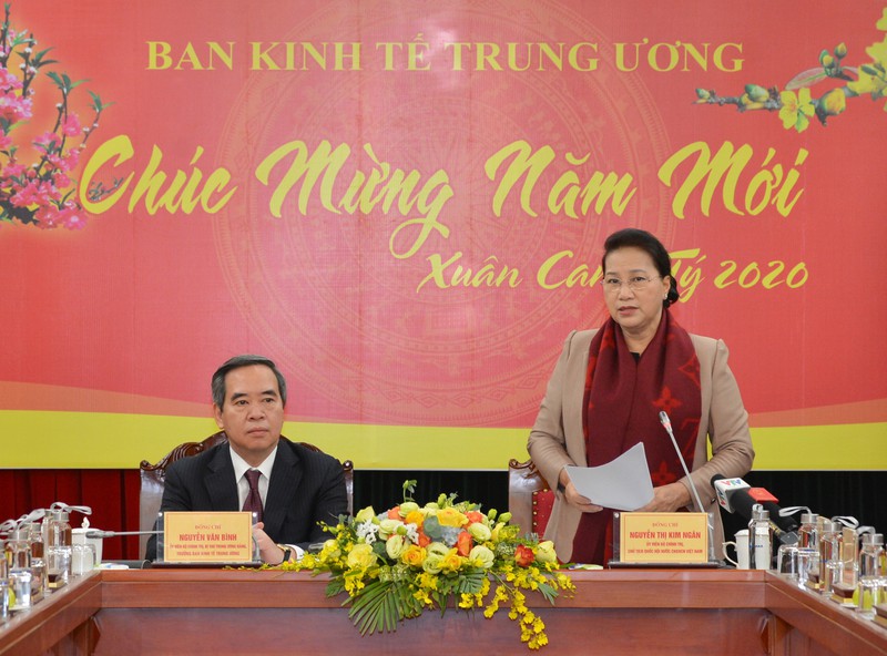 chu tich quoc hoi lam viec voi ban kinh te trung uong hinh 1