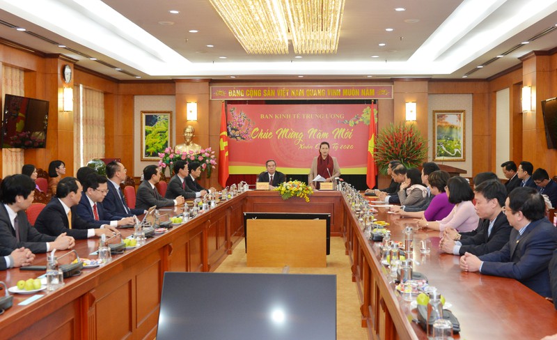 chu tich quoc hoi lam viec voi ban kinh te trung uong hinh 2