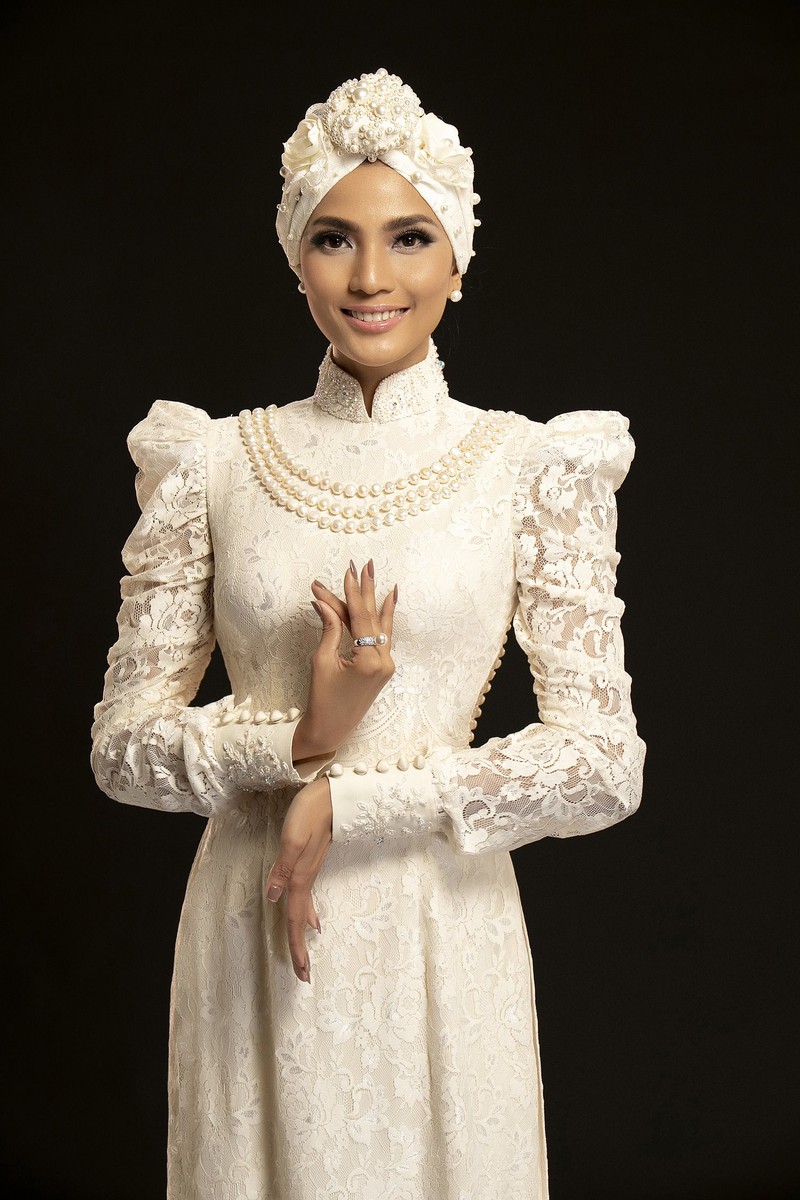 truong thi may dep cuon hut khi dien mot ao dai quan khan turban hinh 12