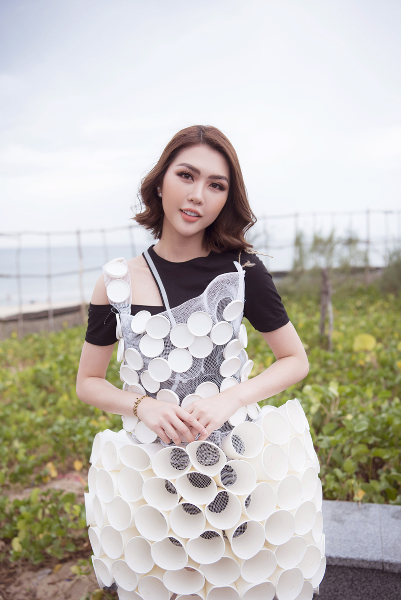 hoa hau tuong linh mac vay tai che keu goi bao ve moi truong  hinh 1