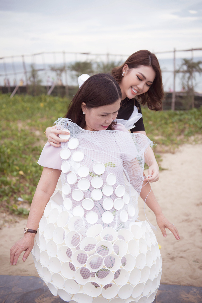 hoa hau tuong linh mac vay tai che keu goi bao ve moi truong  hinh 2