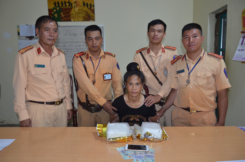 bat mot doi tuong thu hon 2 kg ma tuy tong hop o dien bien hinh 1