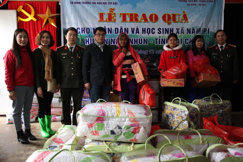 qua dong den am long dan ban vung cao nam pi hinh 23