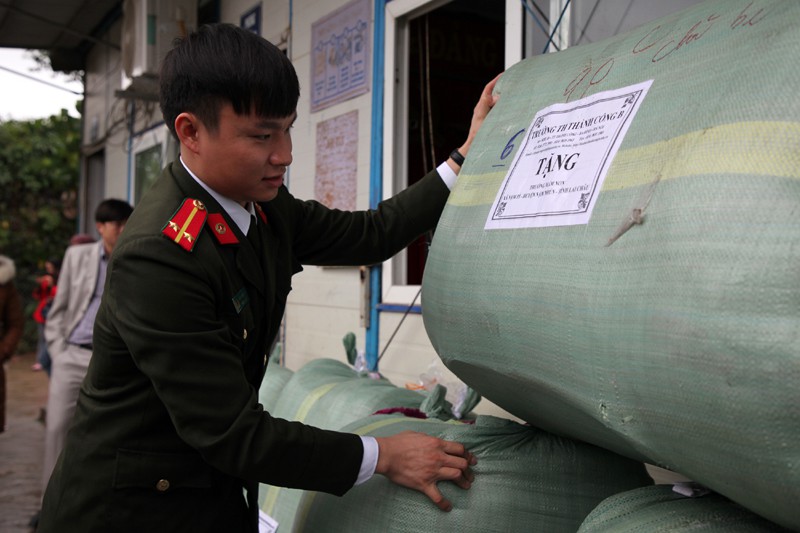 qua dong den am long dan ban vung cao nam pi hinh 15