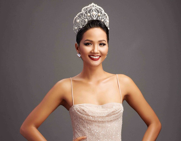 chuyen showbiz: ha tang khien fan lo lang voi than hinh "khac la" hinh 5