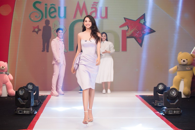 hoa hau tieu vy rang ro khi lan dau ngoi ghe giam khao "sieu mau nhi" hinh 7