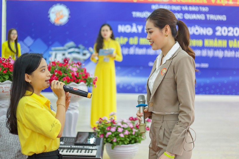 hoa hau khanh van dien tuxedo song ca cung hoc sinh tai binh dinh hinh 8