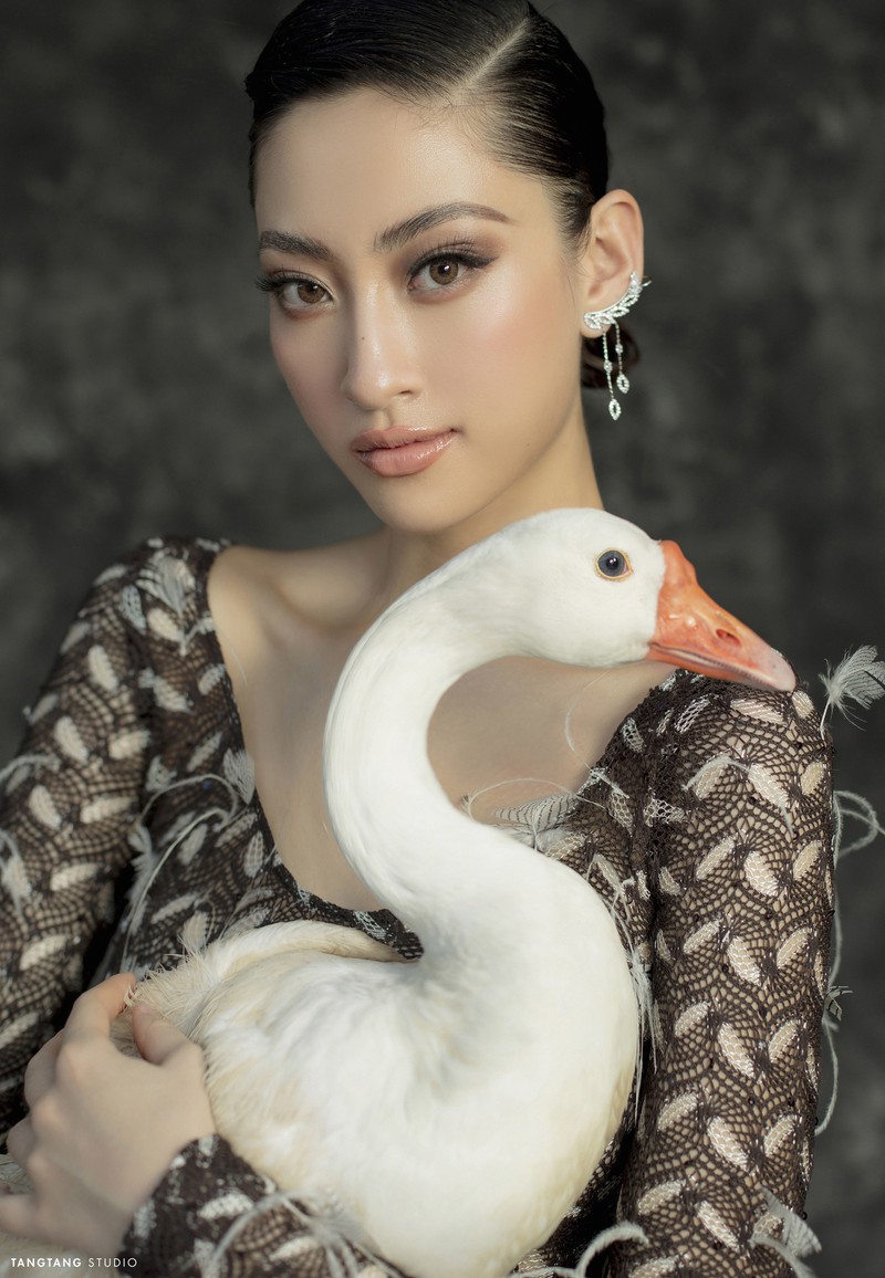 hoa hau luong thuy linh "lot xac", day quyen luc trong bo anh don tuoi moi hinh 11