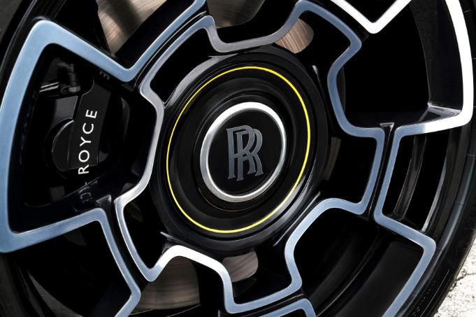 rolls-royce dawn black badge mau vang cuc dep cua pho chu tich google hinh 3