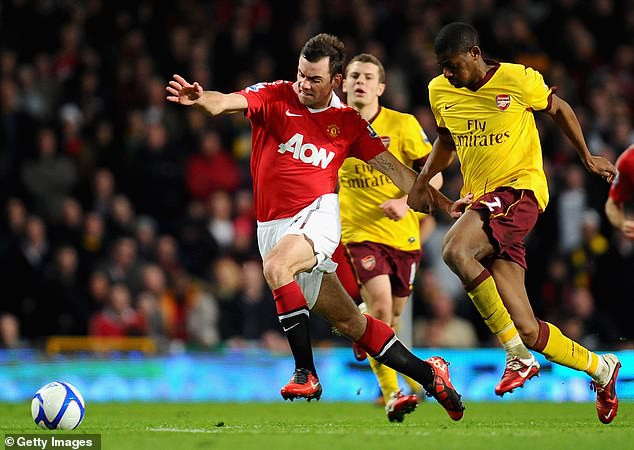 darron gibson va bi kich cua than dong duoc xem la "paul scholes de nhi" hinh 2