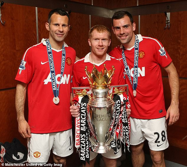 darron gibson va bi kich cua than dong duoc xem la "paul scholes de nhi" hinh 1