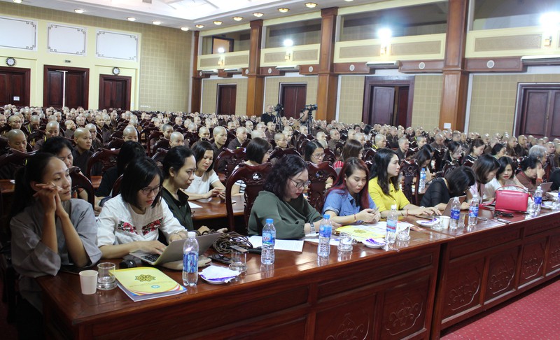 cong chua nha ly xuat gia tu dao tro thanh ni su dieu nhan hinh 2