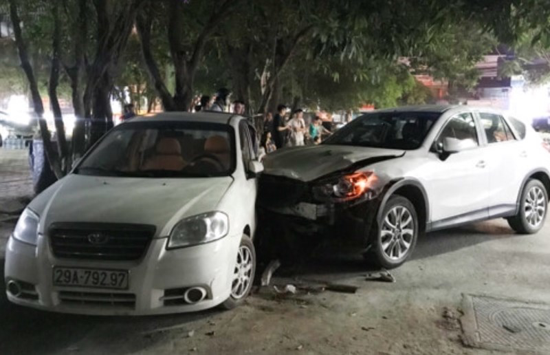 mazda cx5 "quet qua" hang loat xe tren duong ha noi toi qua hinh 3