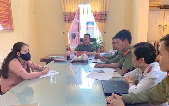 cong an trieu tap thieu nu viet "covid -19 ve den hong linh roi ba con oi" hinh 1