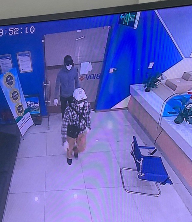tu vu cuop ngan hang, lo ngai vu khi nong troi noi hinh 1