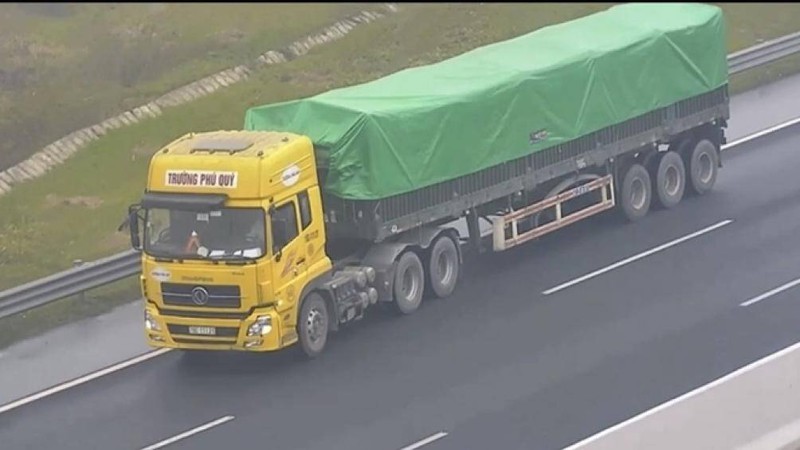 lai xe dau keo di lui tren cao toc ha noi - hai phong bi phat 17 trieu hinh 1