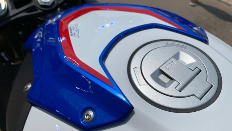 ro ri hinh anh ban phac thao chiec bmw s1000rr supercharged hinh 11