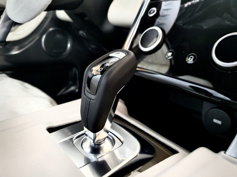 kham pha land rover discovery sport vua xuat hien tai viet nam hinh 11