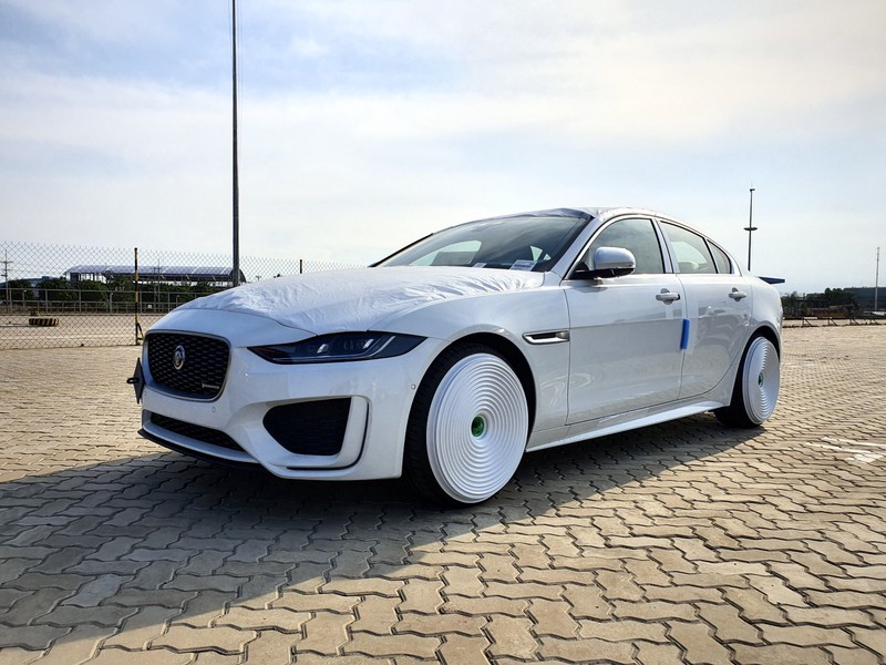 kham pha jaguar xe moi sap duoc ra mat hinh 1