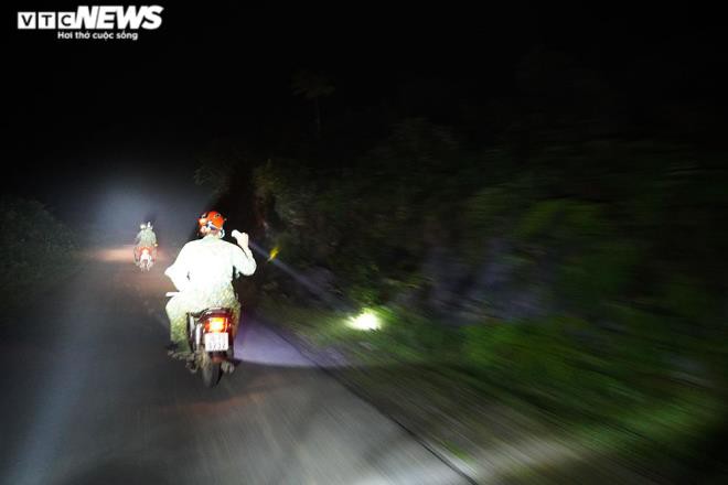 anh: cang mat, lanh run nguoi tuan tra chan nhap canh trai phep trong dem hinh 5