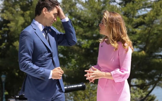 gioi chuc y te tim nhung nguoi tiep xuc gan voi vo thu tuong canada hinh 1