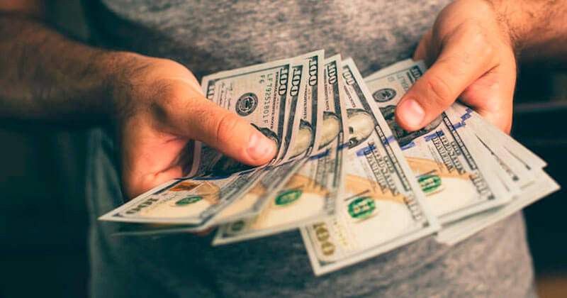 fed giam lai suat xuong gan 0% nham doi pho voi covid-19 hinh 1