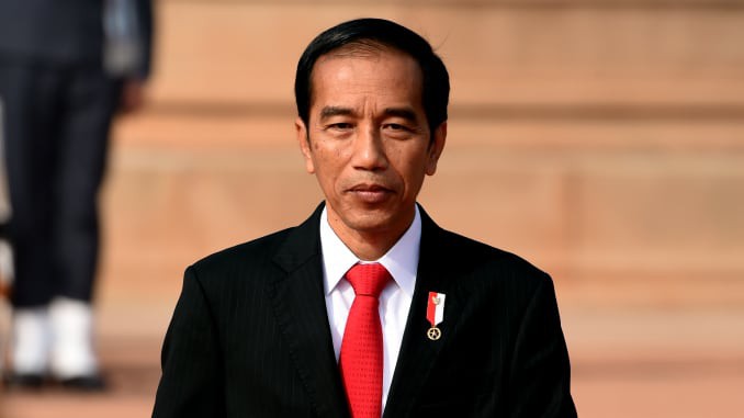 tong thong indonesia bi dan kien voi cao buoc cham tre xu li dich covid-19 hinh 1