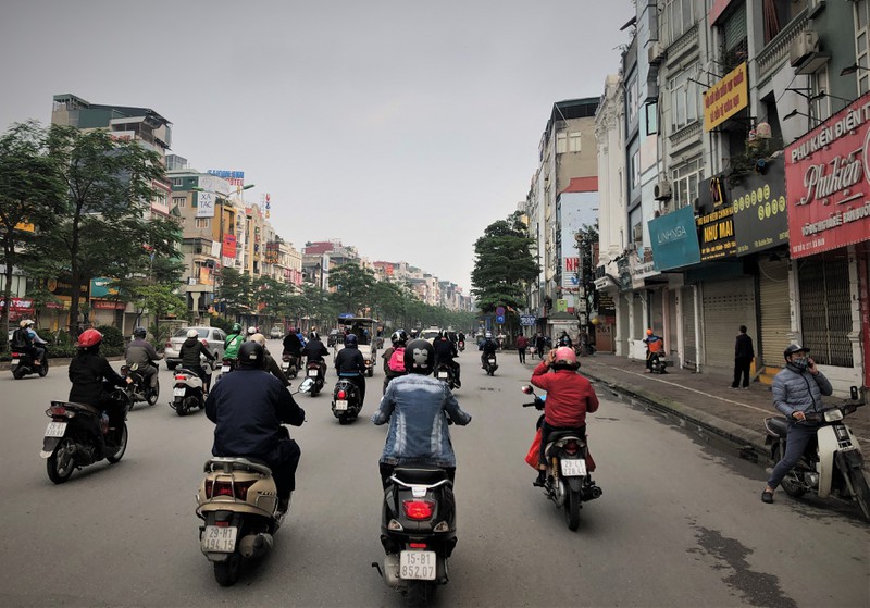 anh: duong pho ha noi dong nhu khong phai dang cach ly xa hoi hinh 7